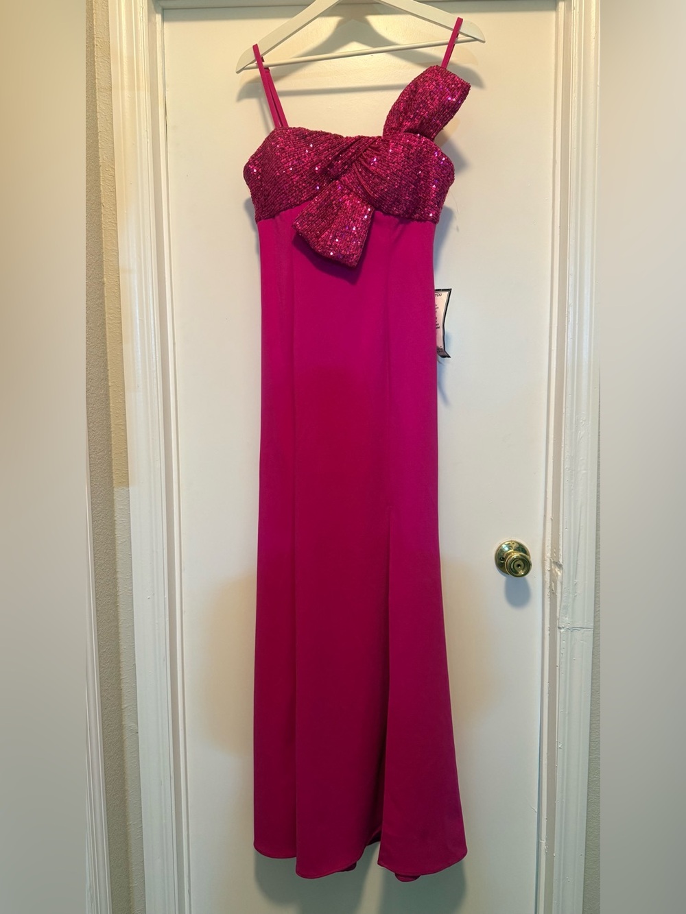 Macy's One-Shoulder Sequin Bow Gown in Hot Pink Size 5